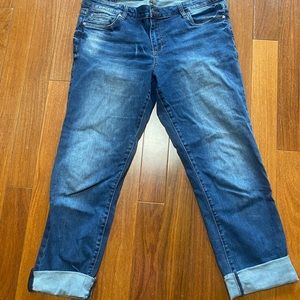 Kut from the Kloth a boyfriend jeans.
